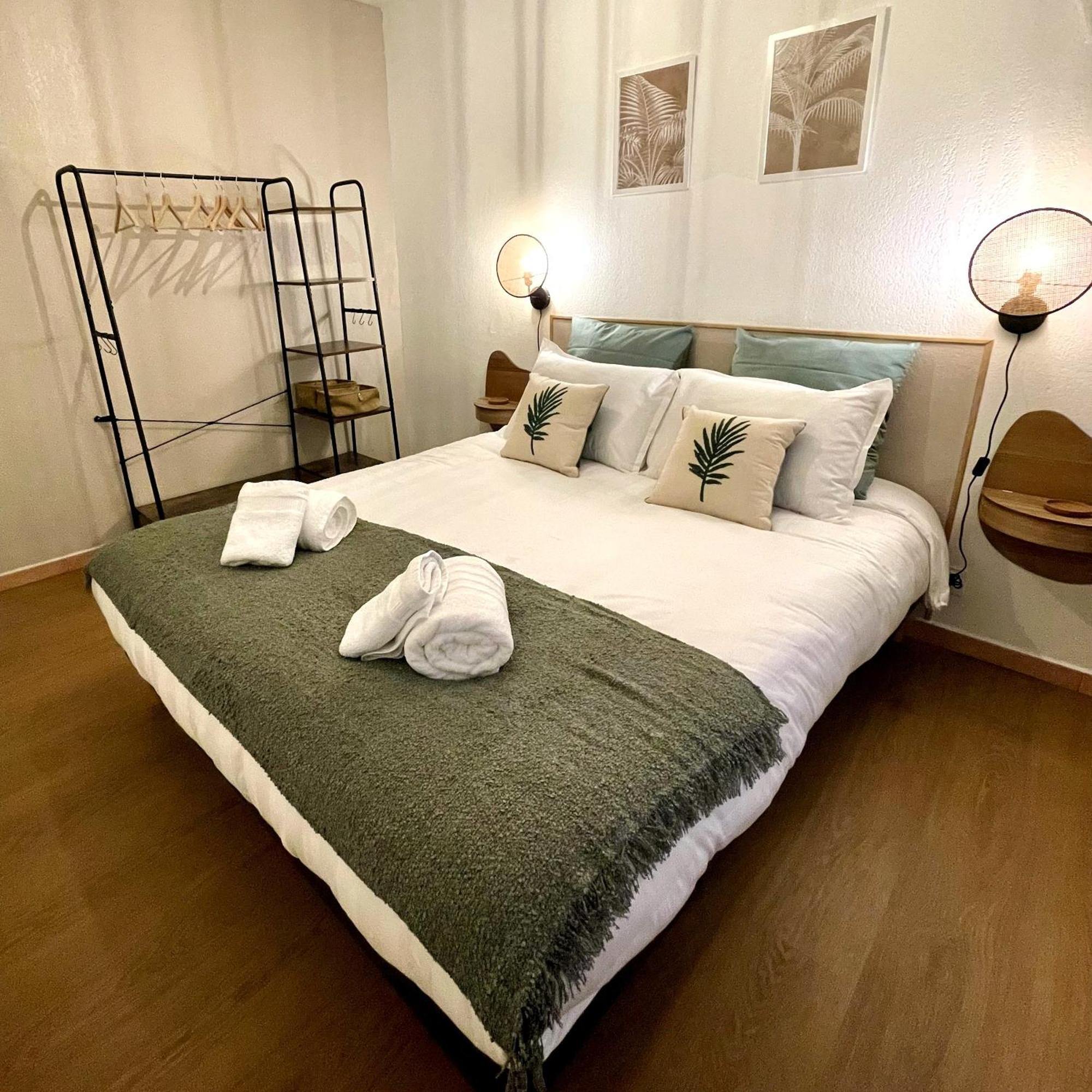 Le Palmae, Serenite Et Charme En Coeur De Ville 耶尔 外观 照片